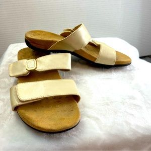 Vionic Camella Sandal Size 7 Cream Color